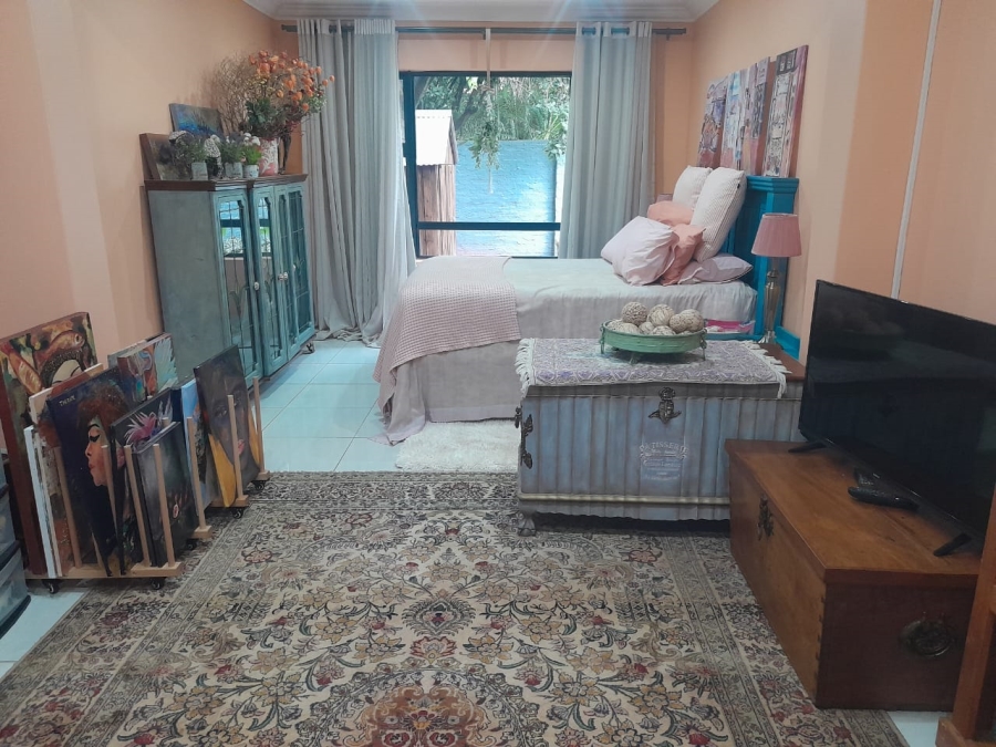 3 Bedroom Property for Sale in Safari Gardens North West